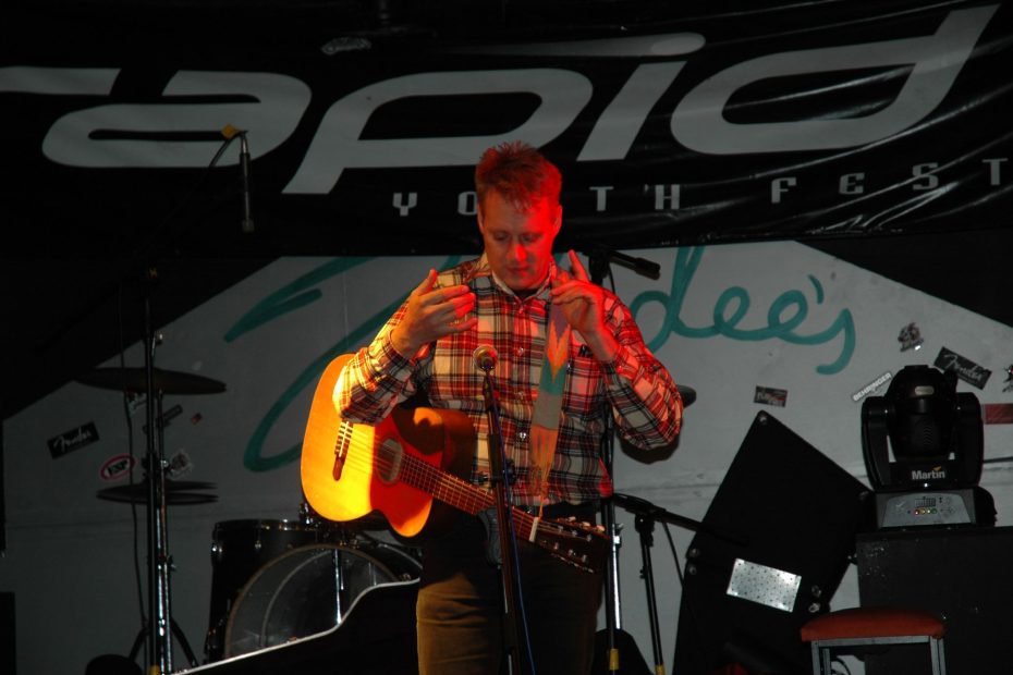 Calvin Johnson performing at Zebedees, Christchurch, November 2006